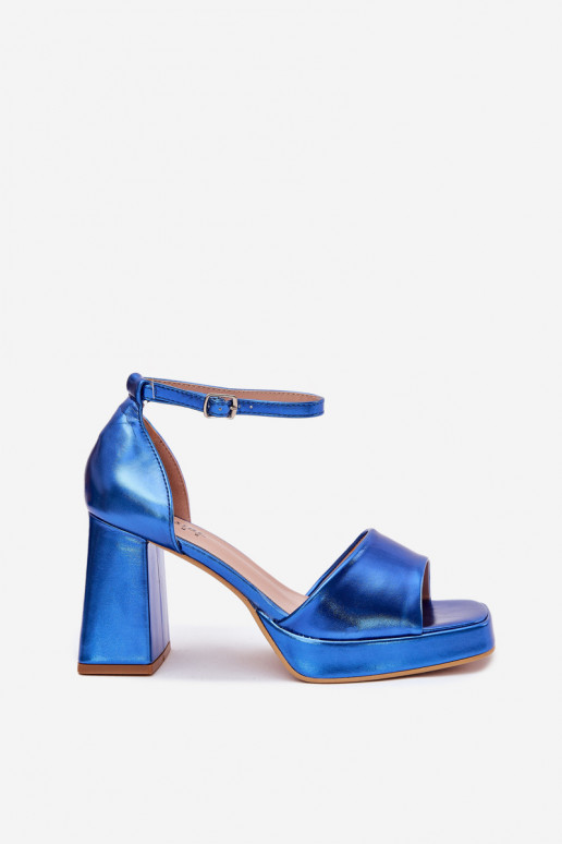 Sandálias lacadas para mulheres com salto cor azul Tem que serrila Sandálias lacadas para mulheres com salto cor azul Tem que serrila