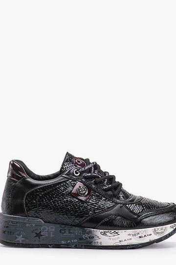 Tênis pretos, "Aubrie"