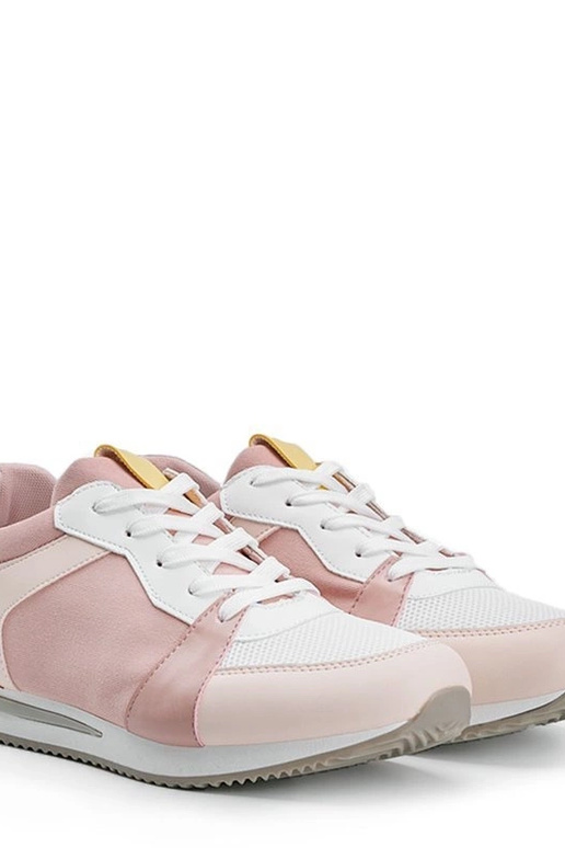 Sapatos brancos com detalhes...