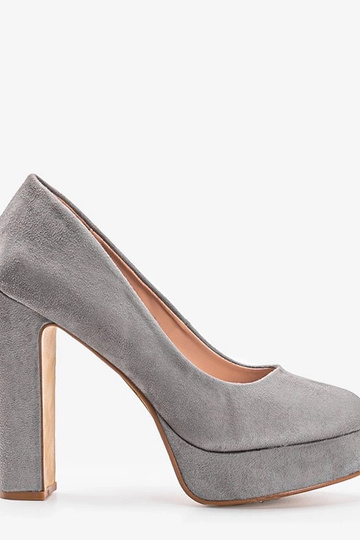 Sapatos altos cinzas com... 2