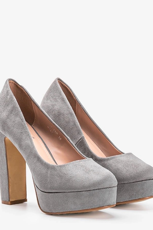 Sapatos altos cinzas com plataforma,... Sapatos altos cinzas com plataforma,...