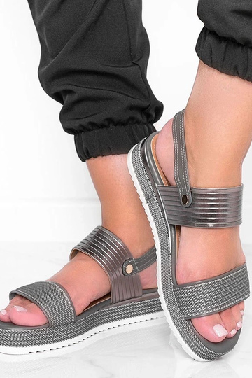 Sandálias cinzas em sola... 2