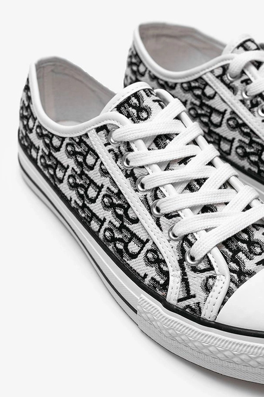 Sapatos femininos preto e branco,...