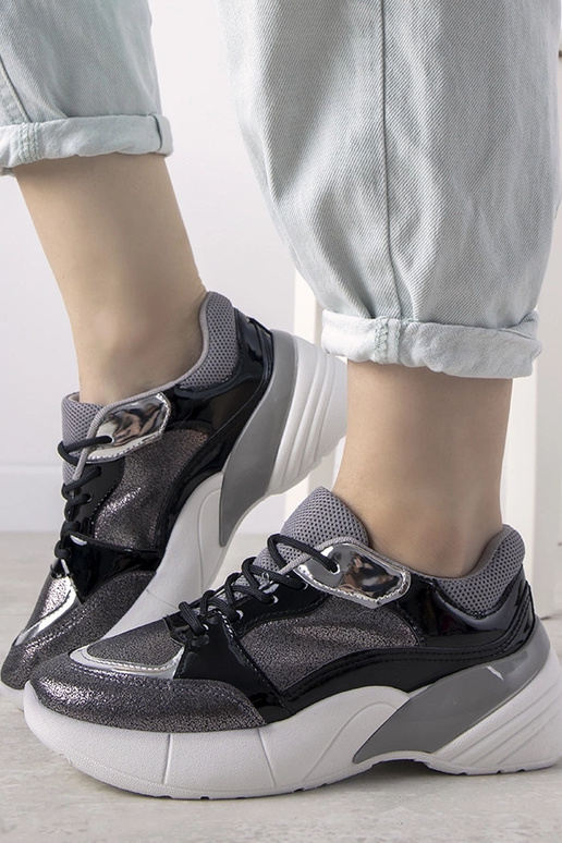 Tênis preto de sola alta Rude