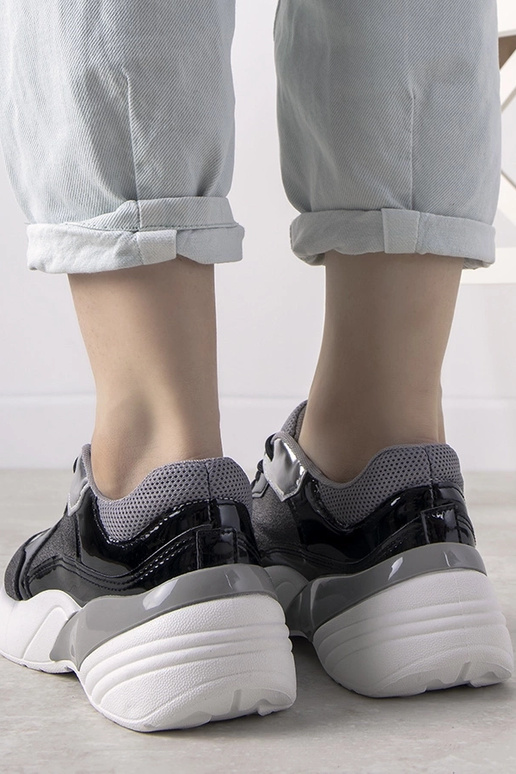 Tênis preto de sola alta Rude