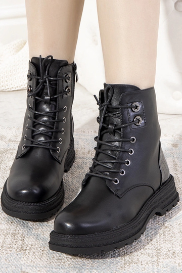 Botins de inverno pretos...