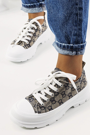 Sapatos azuis e areia,... 2