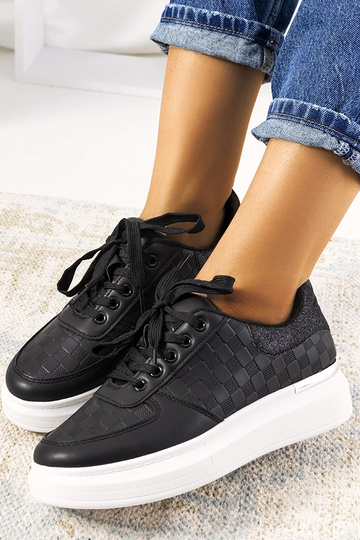 Sapatos pretos com... 2