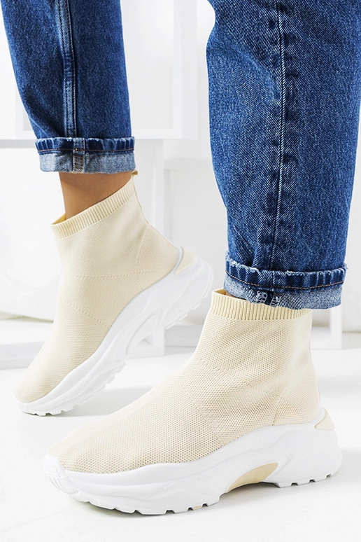 Tênis esportivos altos na cor areia,...