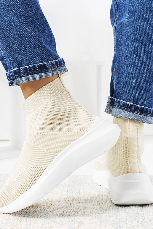 Tênis bege de cano alto da Jennifer