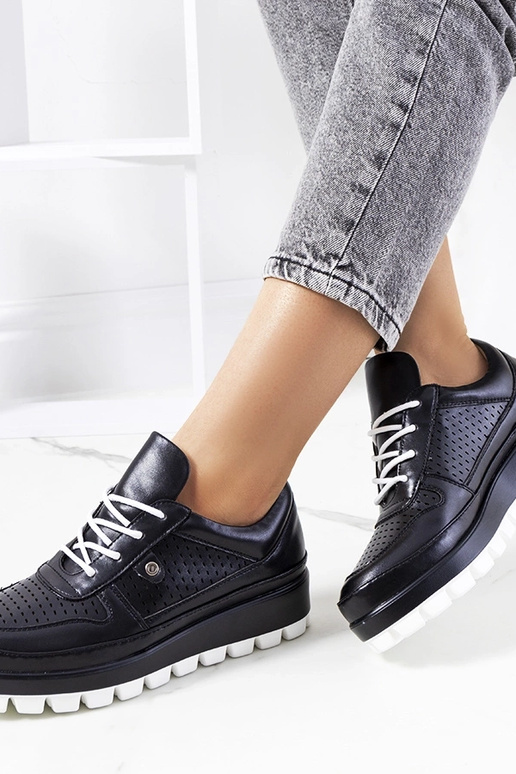 Tênis esporte pretos com recortes,...