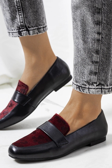 Sapatos femininos Kolk pretos e bordô