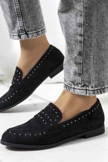 Sapatos pretos de couro com tachinhas, "Ishana" 2