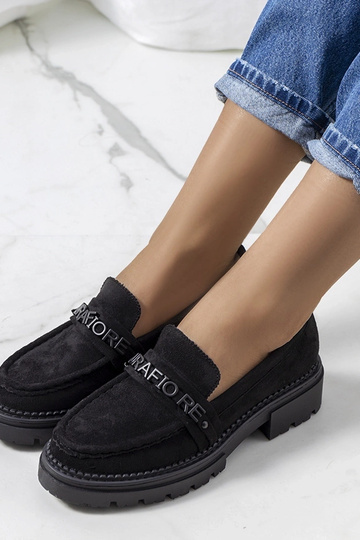 Mocassins pretos com sola... 2