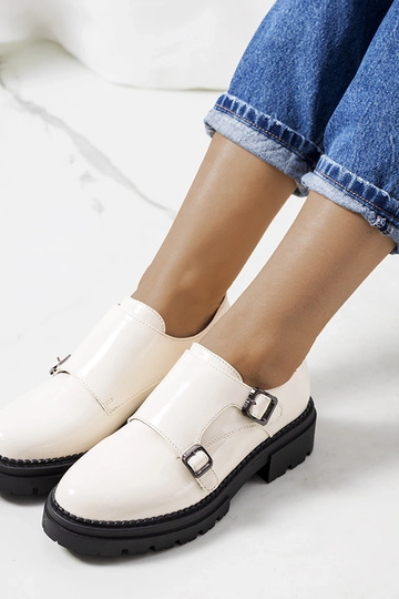 Sapatos Valks bege em verniz 2