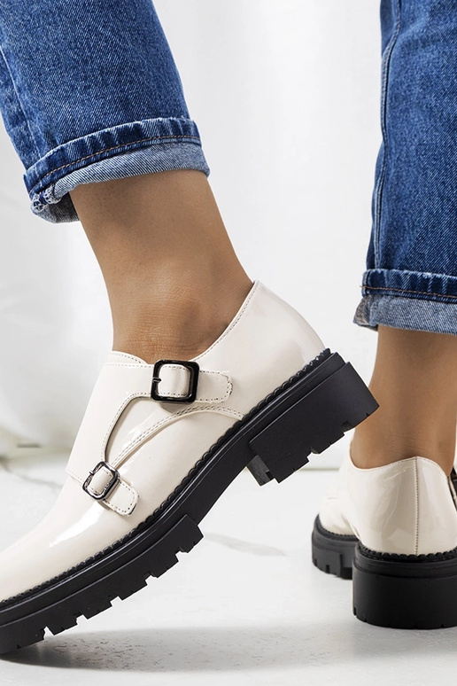 Sapatos Valks bege em verniz