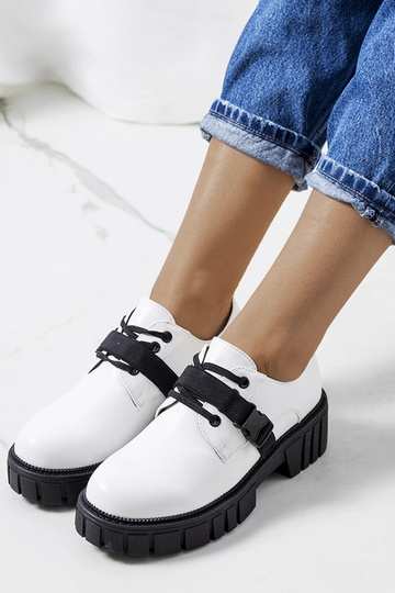 Sapatos brancos com sola de trator Marike 2