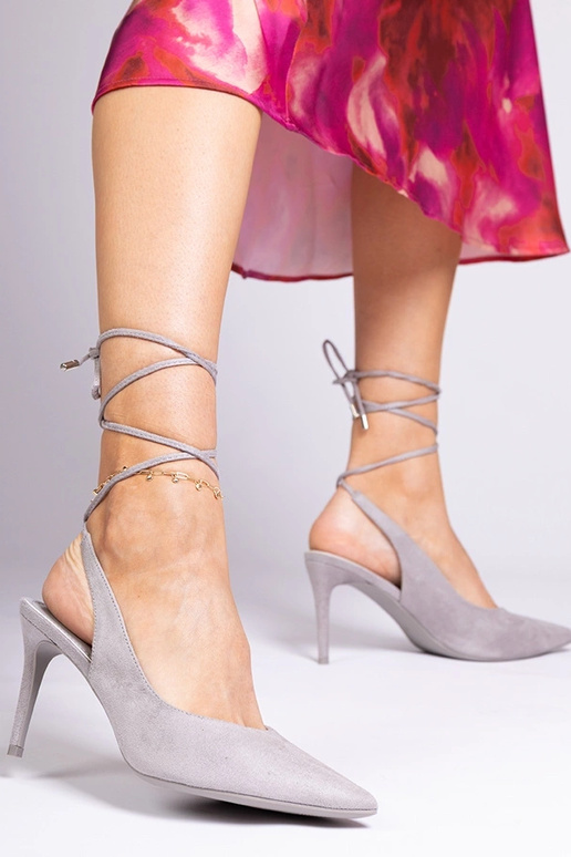 Sapatos Hakola cinza abertos na frente Sapatos Hakola cinza abertos na frente