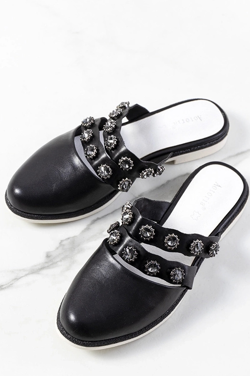 Chinelos pretos com tachas Asselt