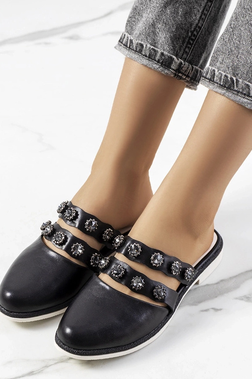 Chinelos pretos com tachas Asselt