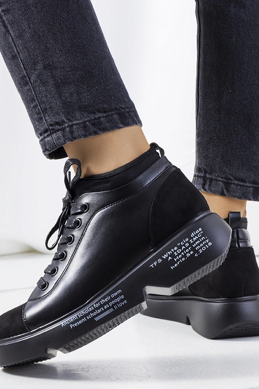 Tênis preto de sola alta Ambly