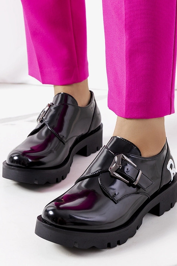 Sapatos com lentes pretas