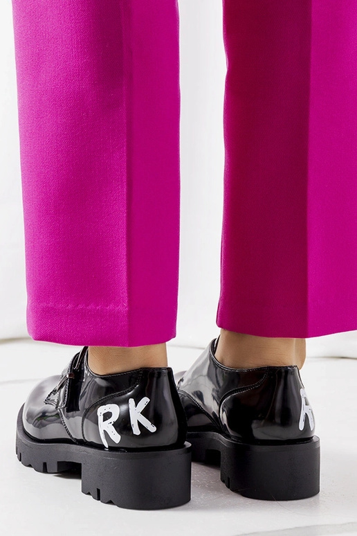 Sapatos com lentes pretas