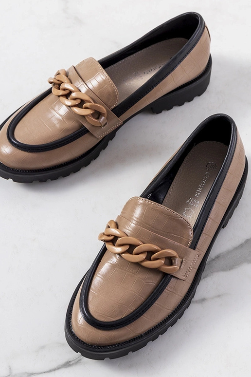 Botas marrons com corrente... Botas marrons com corrente...