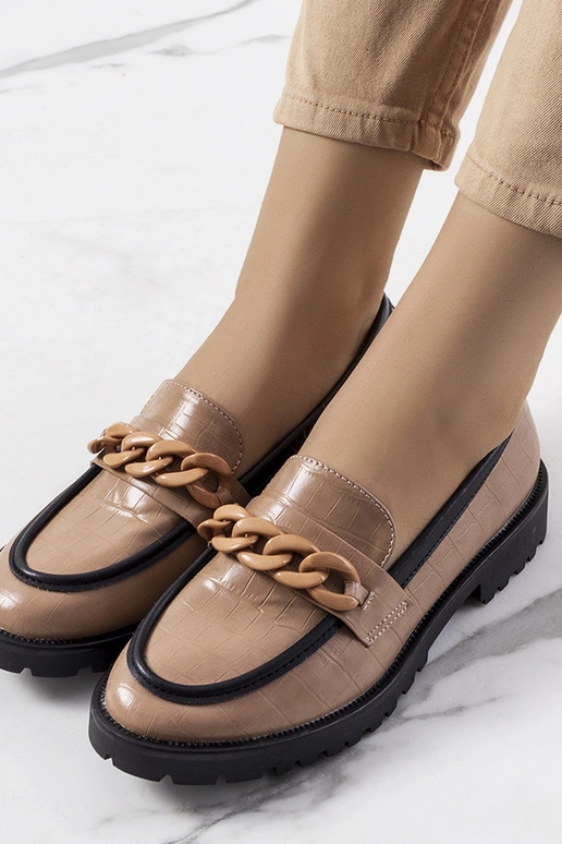 Botas marrons com corrente... Botas marrons com corrente...