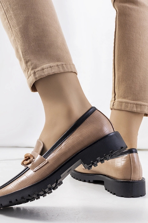 Botas marrons com corrente... Botas marrons com corrente...