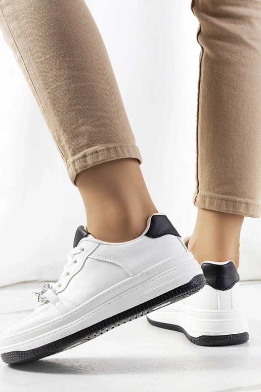 Tênis branco com corrente Maring