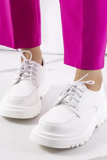 Oxfords brancos, "Nunes"