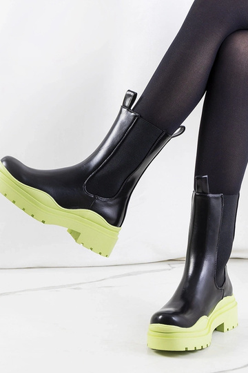 Botins pretos com sola... 2