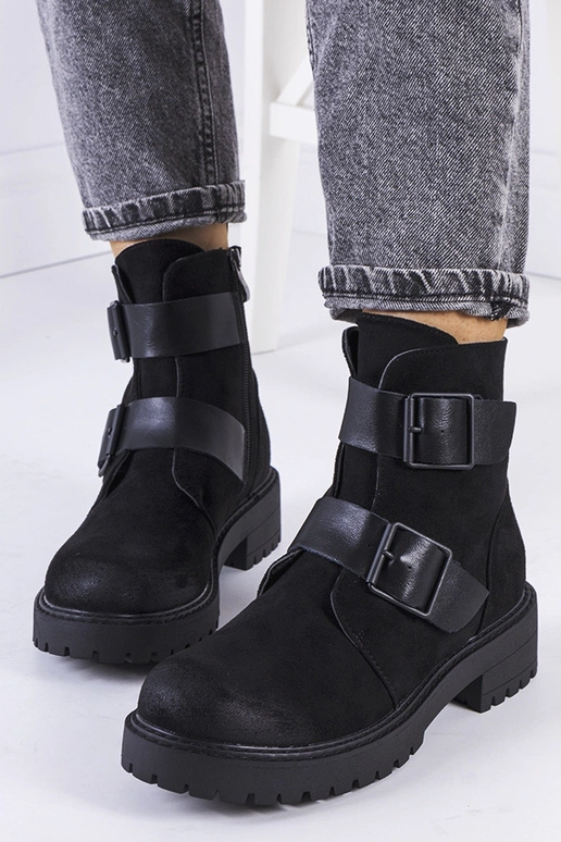 Botas pretas de camurça sintética...