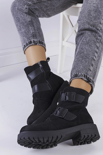 Botas pretas de camurça... 2