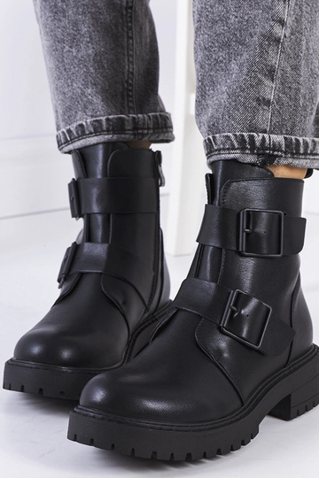 Botas pretas de couro...