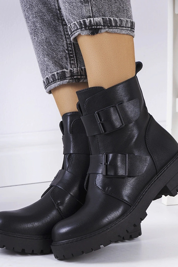 Botas pretas de couro... 2