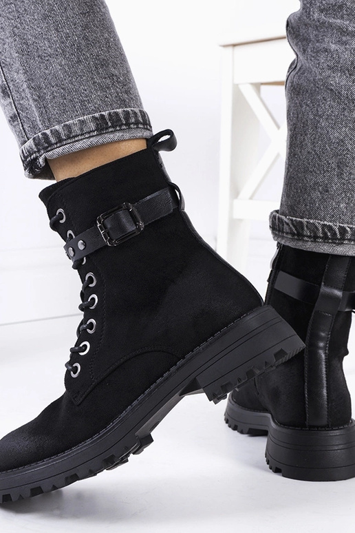 Botas femininas pretas com cadarço...