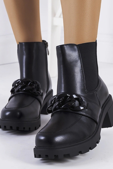 Botas de cano curto com corrente pretas, "Bilka"