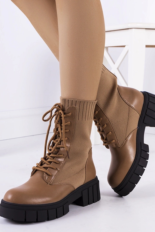 Botas de cano curto marrons com cano...