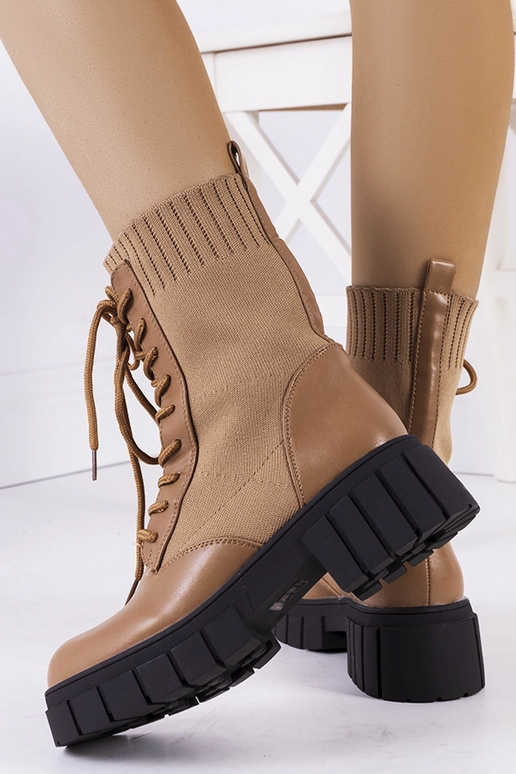 Botas de cano curto marrons com cano...