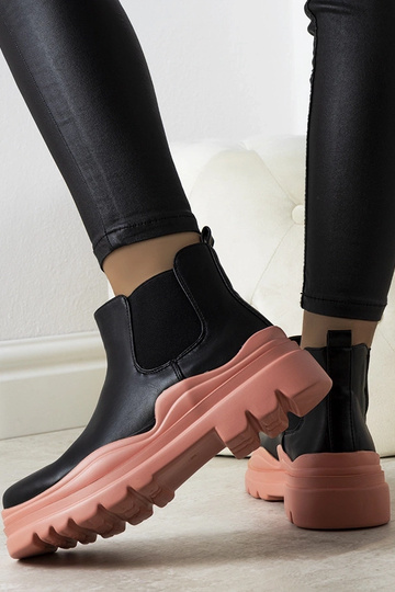 Botas de cano curto pretas em plataforma rosa, "Tausel"