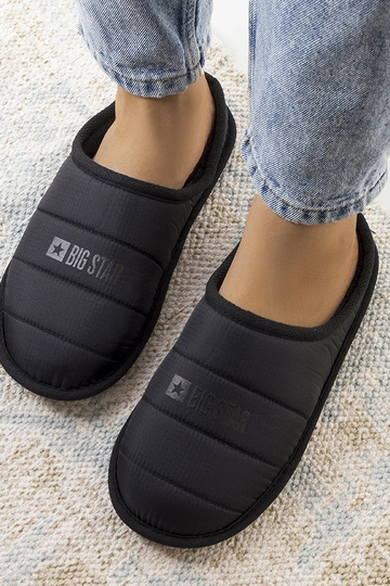 Chinelos femininos pretos...