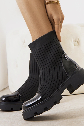 Botins pretos com cano... 2