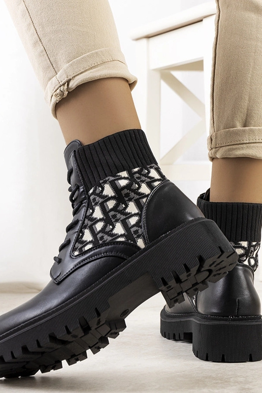 Botins pretos com cano elástico Giganti