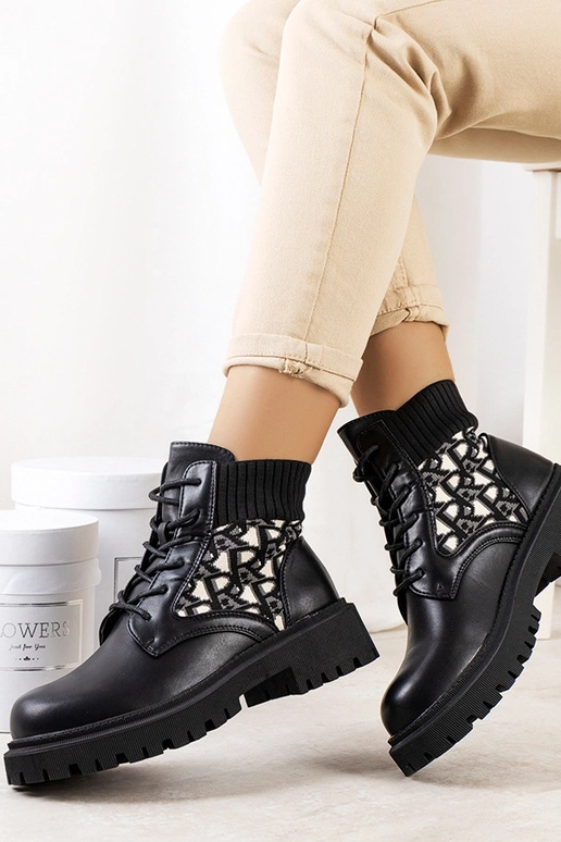 Botins pretos com cano elástico Giganti