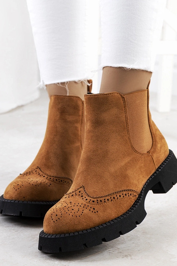 Botas marrons com sola...