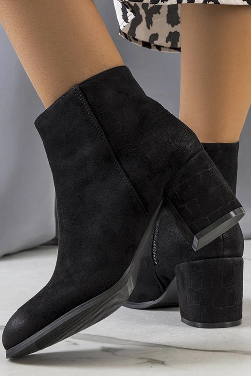 Botins pretos com salto Silas