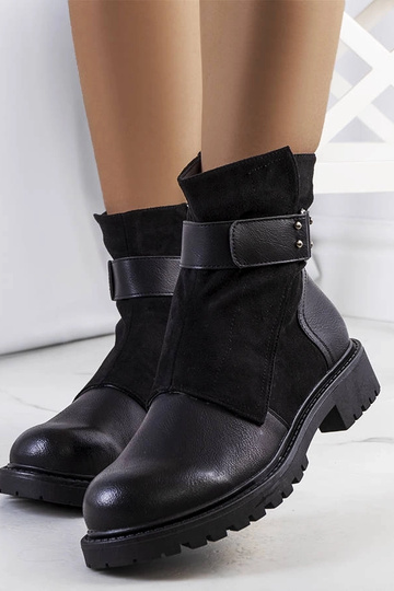 Botins pretos com tira Kevin