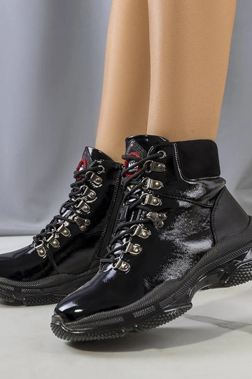 Botins Celmir em verniz preto 2